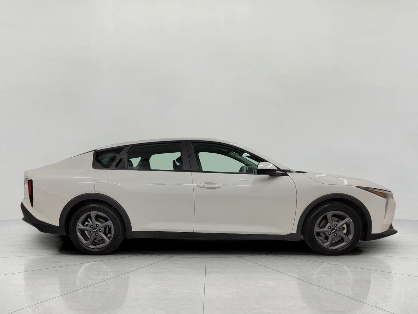 2025 Kia K4 LXS FWD
