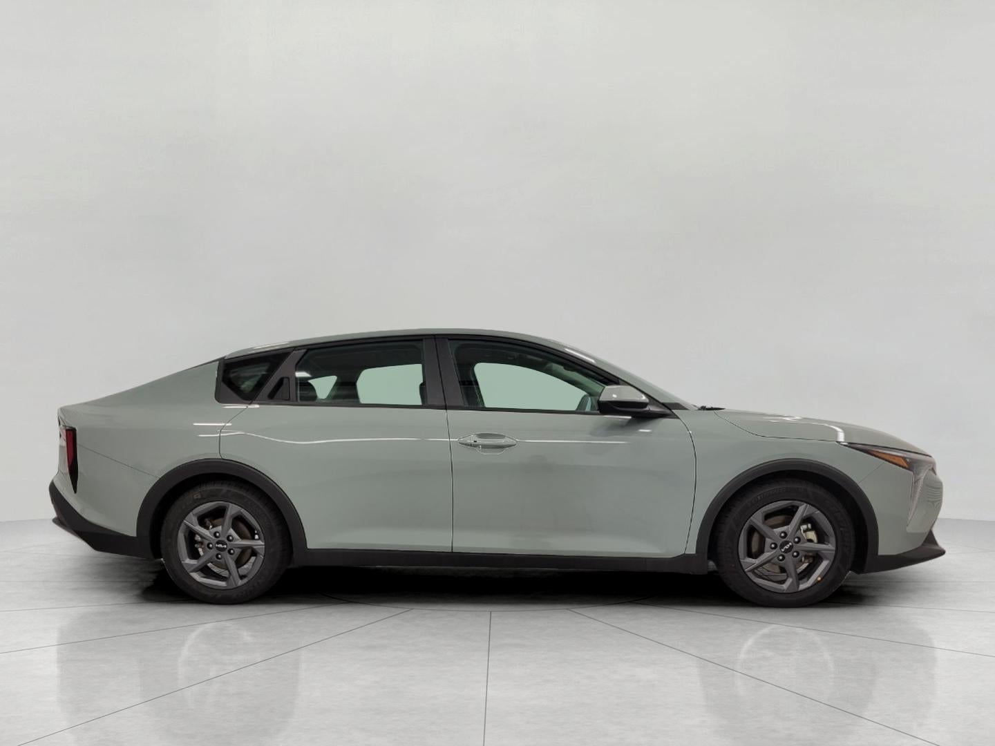 2025 Kia K4 LXS FWD