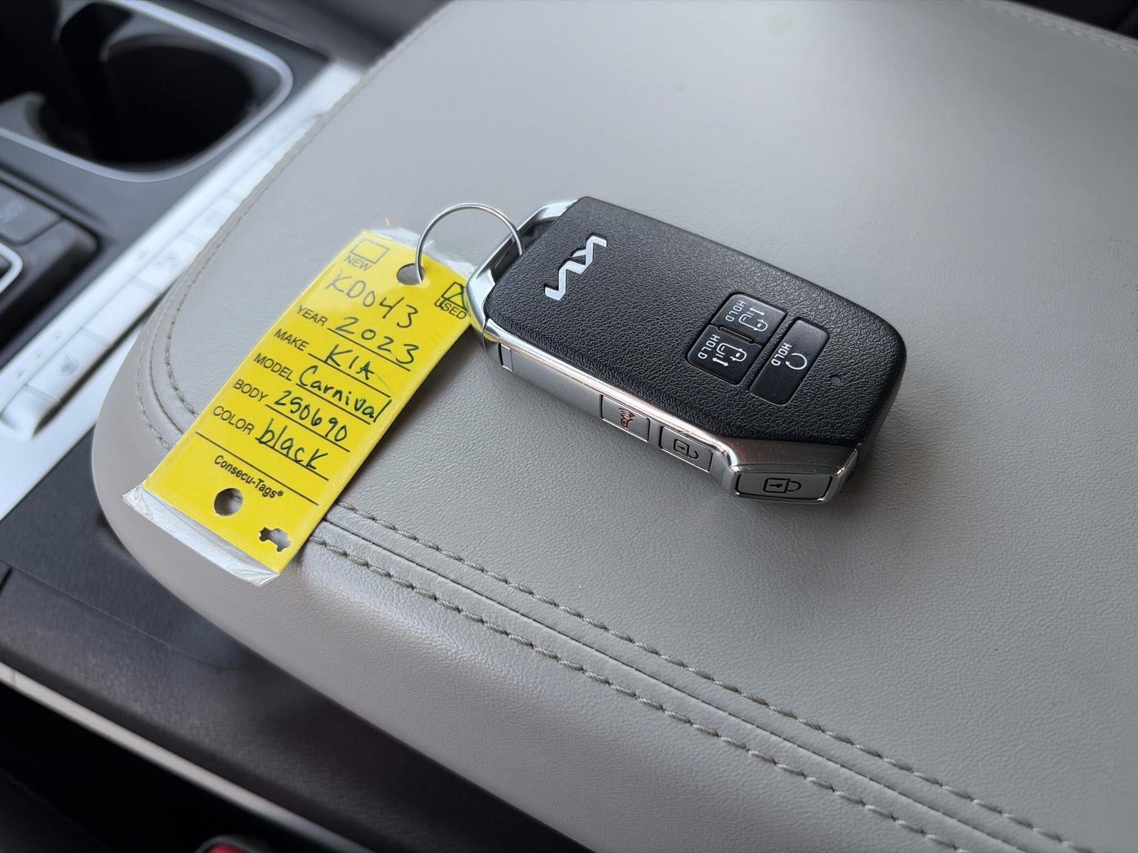 2023 Kia Carnival LX FWD