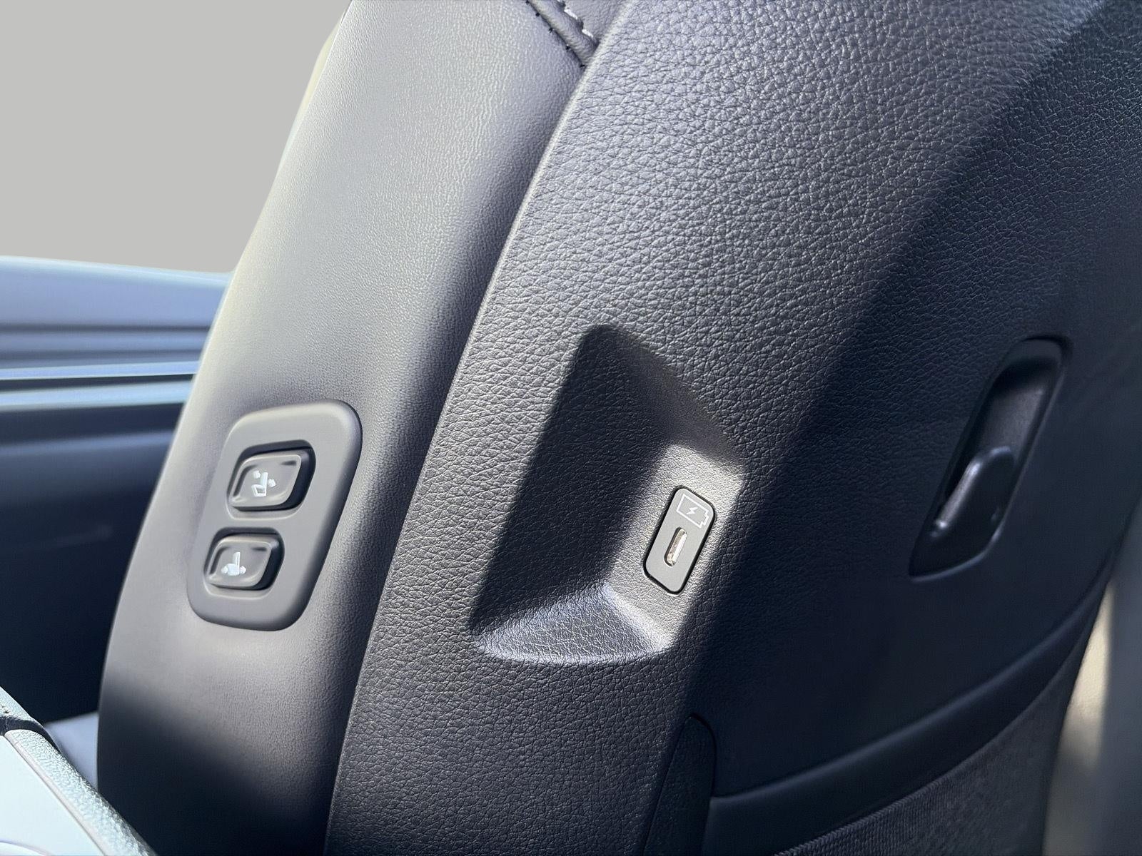 2027 Kia Carnival Hybrid SX FWD