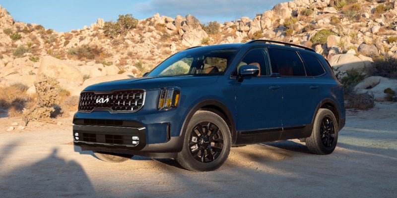2024 Kia Telluride sitting in Desert