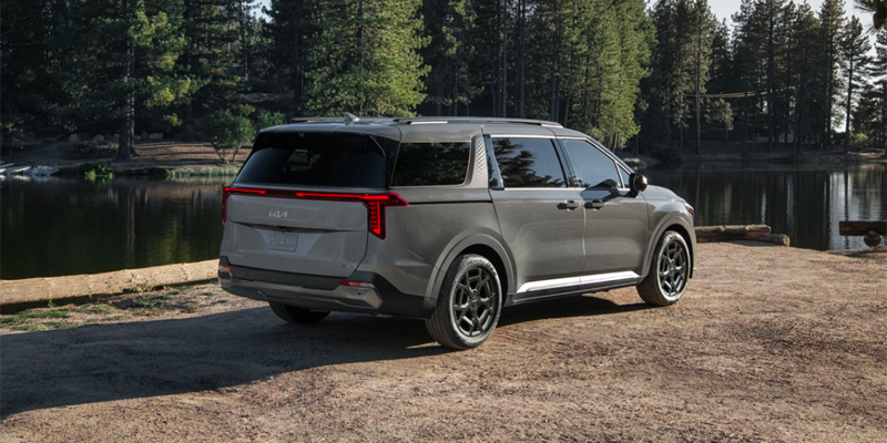 2025 Kia Carnival Hybrid on dirt