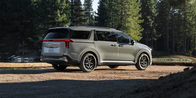 2025 Kia Carnival parked on gravel