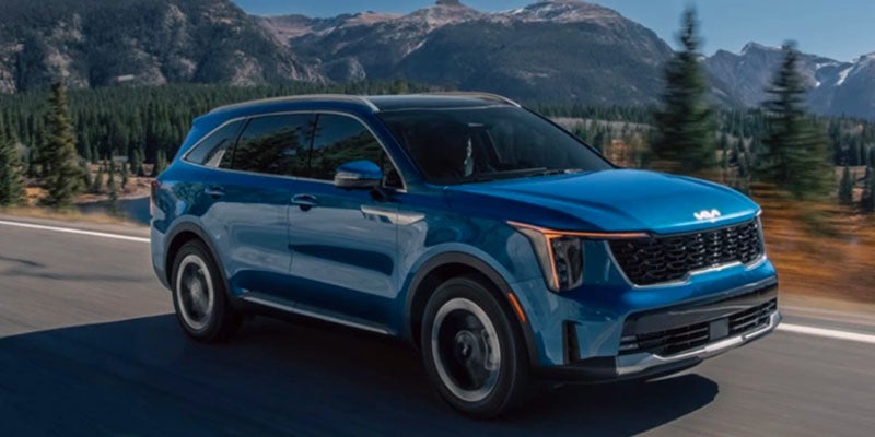 2025 Kia Sorento Hybrid near mountains